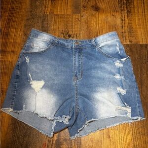 Women’s plus size size 1XL distressed medium wash; Minimalist summer staple